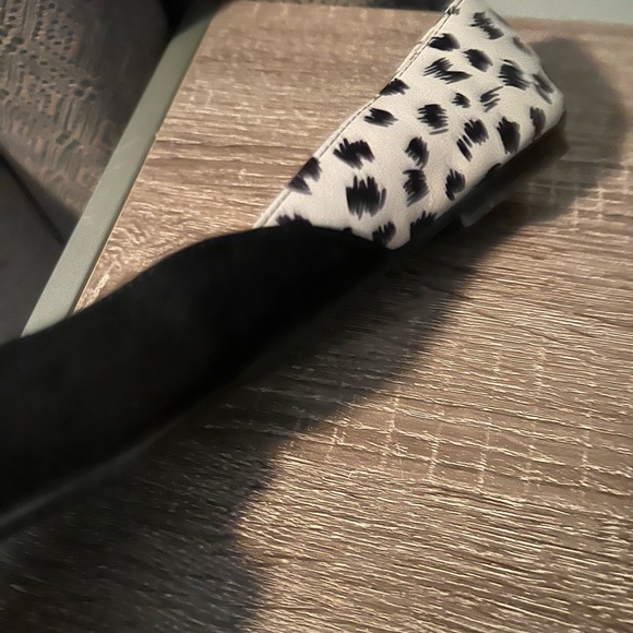 Violet & Red Vicky Mixed Martial Flat. 7.5 - Picture 2 of 5